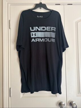 Under Armour Black Short-Sleeve Logo Tee with Gray Print